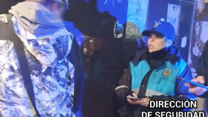 Robó en una librería céntrica, huyó a pie y fue detenido