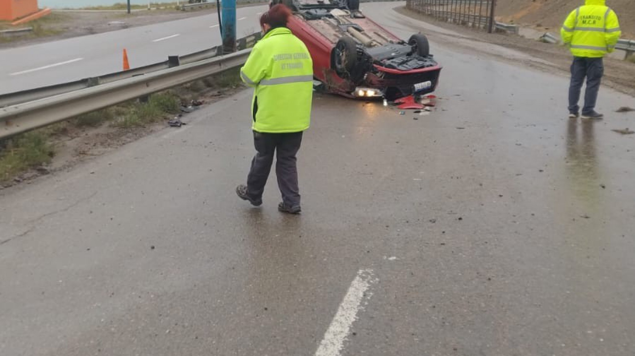 Vuelco y despiste en la Ruta 3: un conductor resultó lesionado