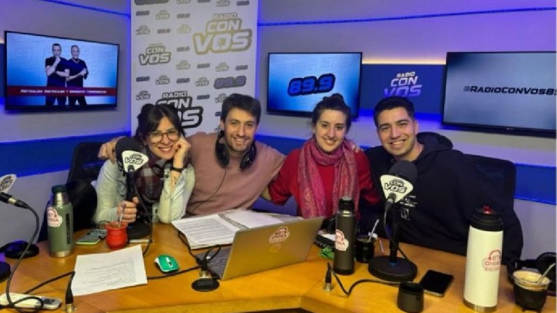 Polémica por el levantamiento de programas en Radio con Vos