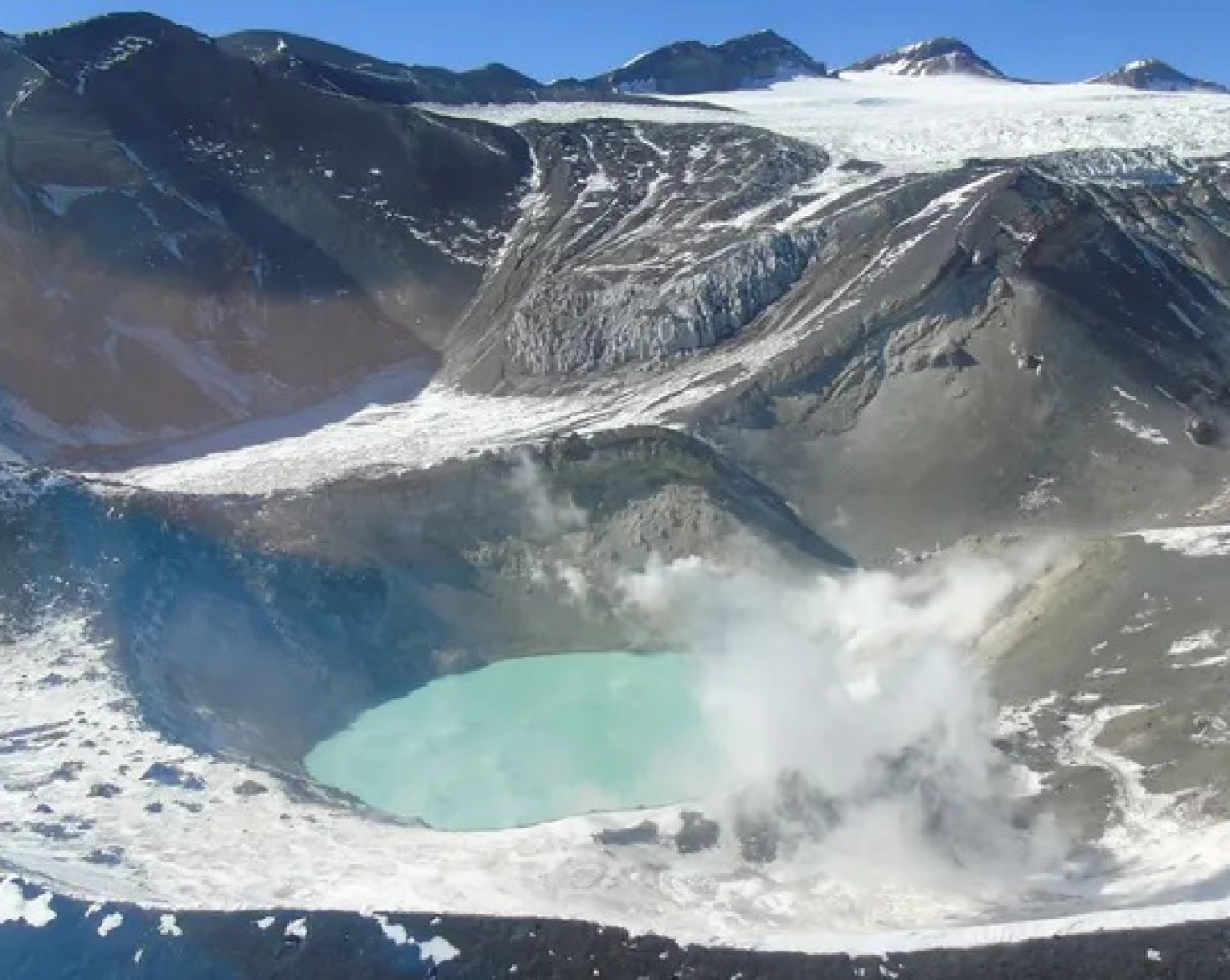 Tres volcanes de Mendoza bajo alerta amarilla