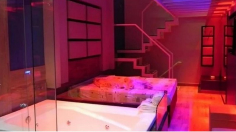 No pagó el remis, se metió en un telo ¿y cómo terminó?