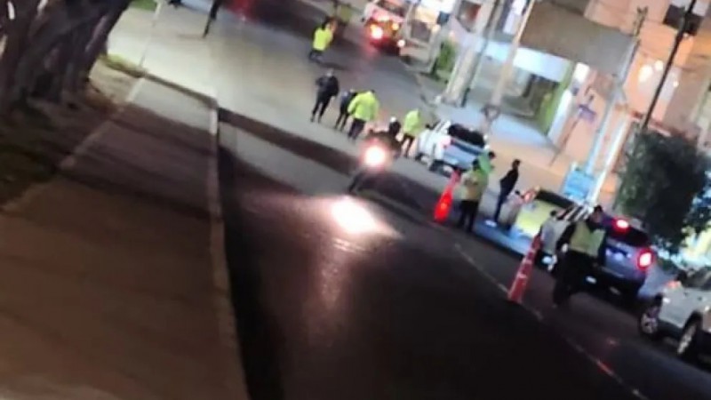 Se negó al test de alcoholemia, escapó y atropelló a un inspector en el barrio La Loma