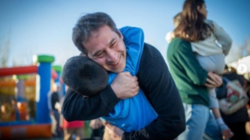 Luque visitó la feria de productores km.17 y valoró que "era una utopía y hoy es una herramienta contra la crisis"