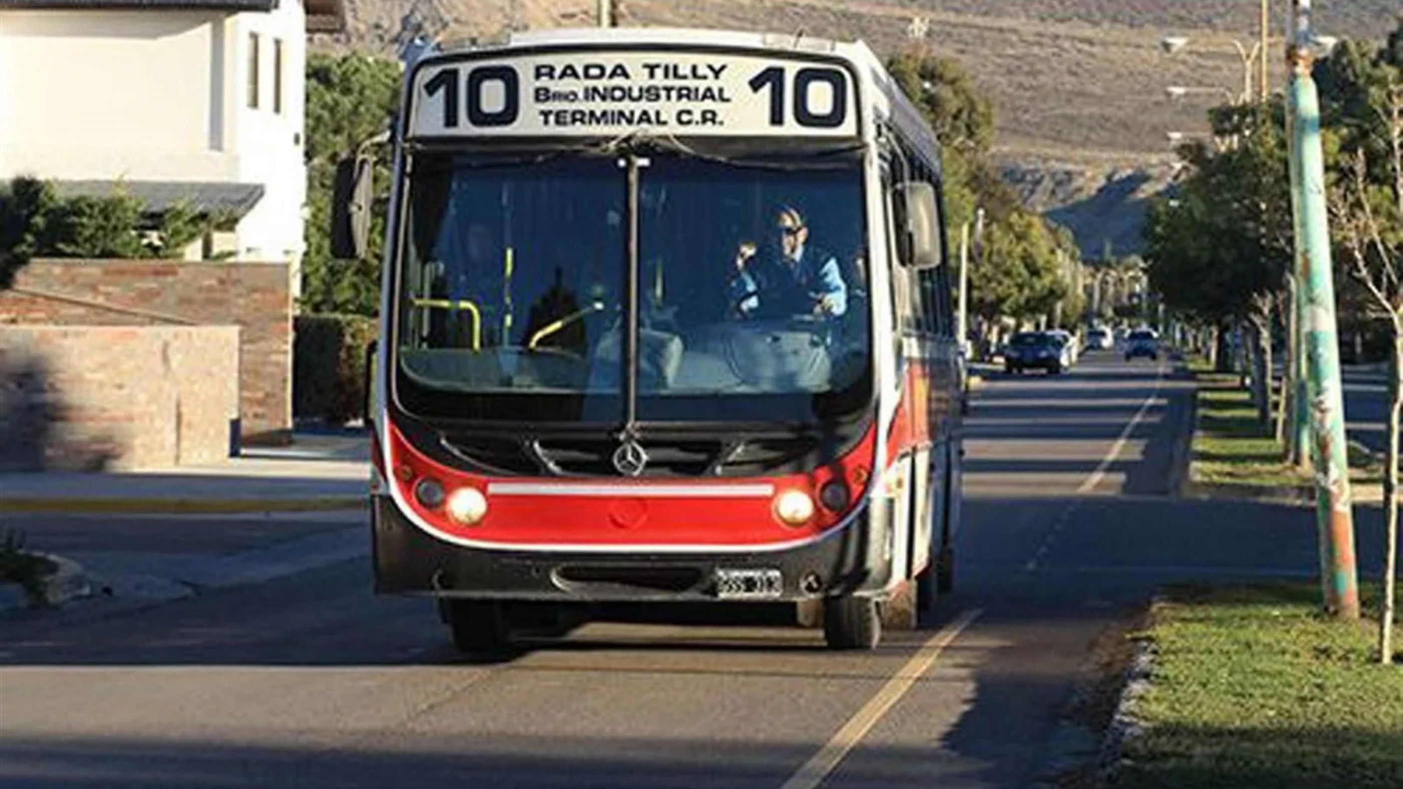 Paro por tiempo indeterminado en Transporte Rada Tilly por falta de pago del subsidio provincial