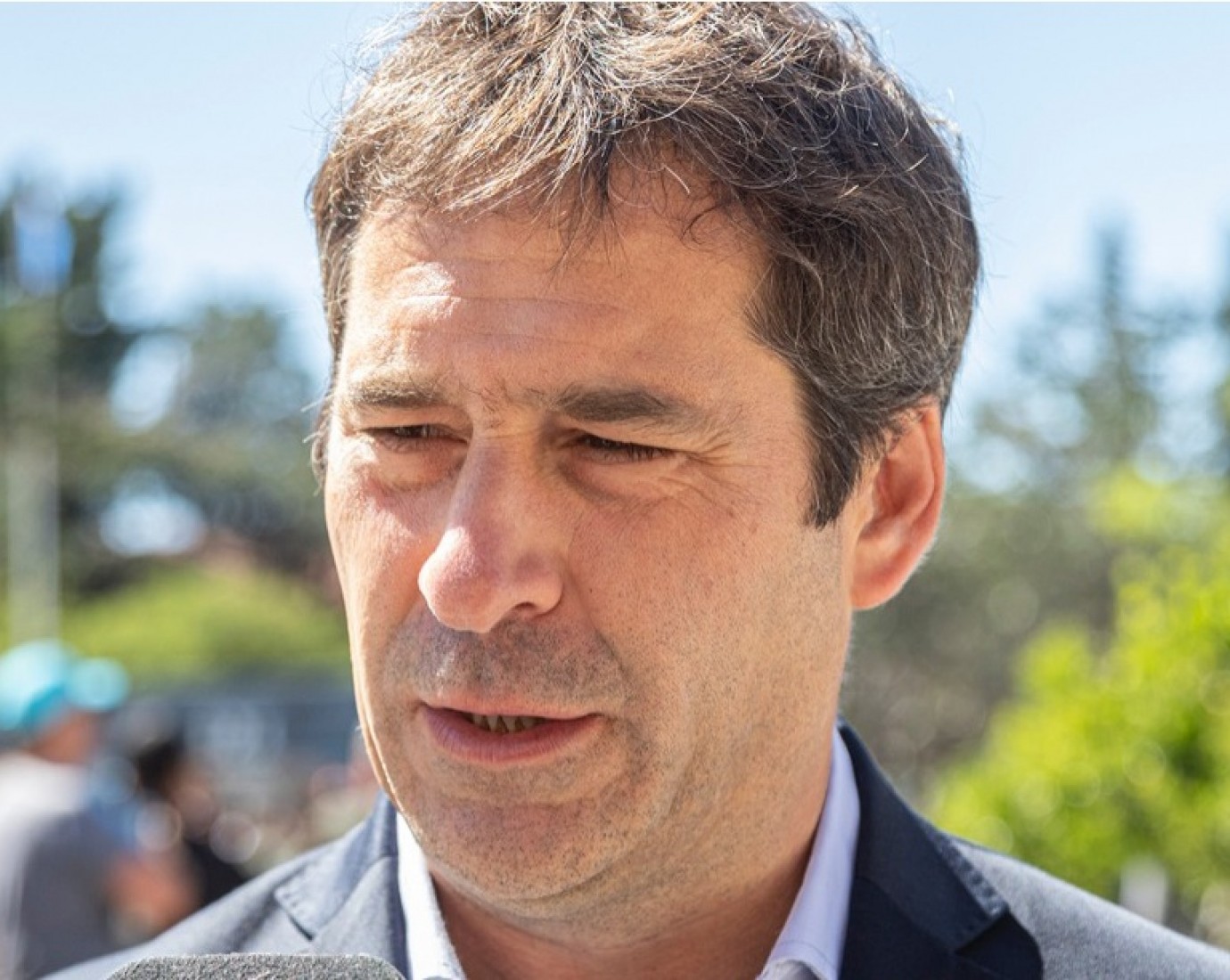 Luque advirtió que podría caerse la venta de Manantiales Behr y pidió explicaciones al Gobierno y a YPF