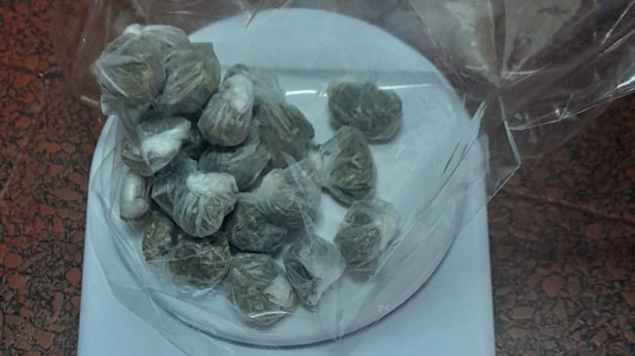 Detuvieron a un joven con 23 envoltorios de marihuana en la Terminal de Ómnibus