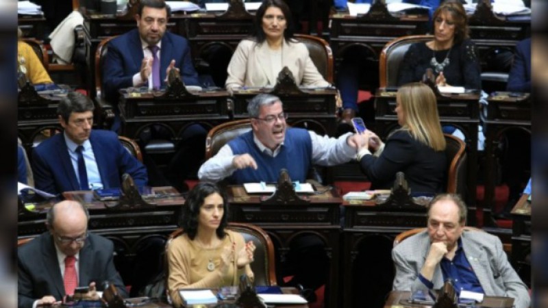 Diputados: la oposición acelera el debate sobre la ley que limita los DNU