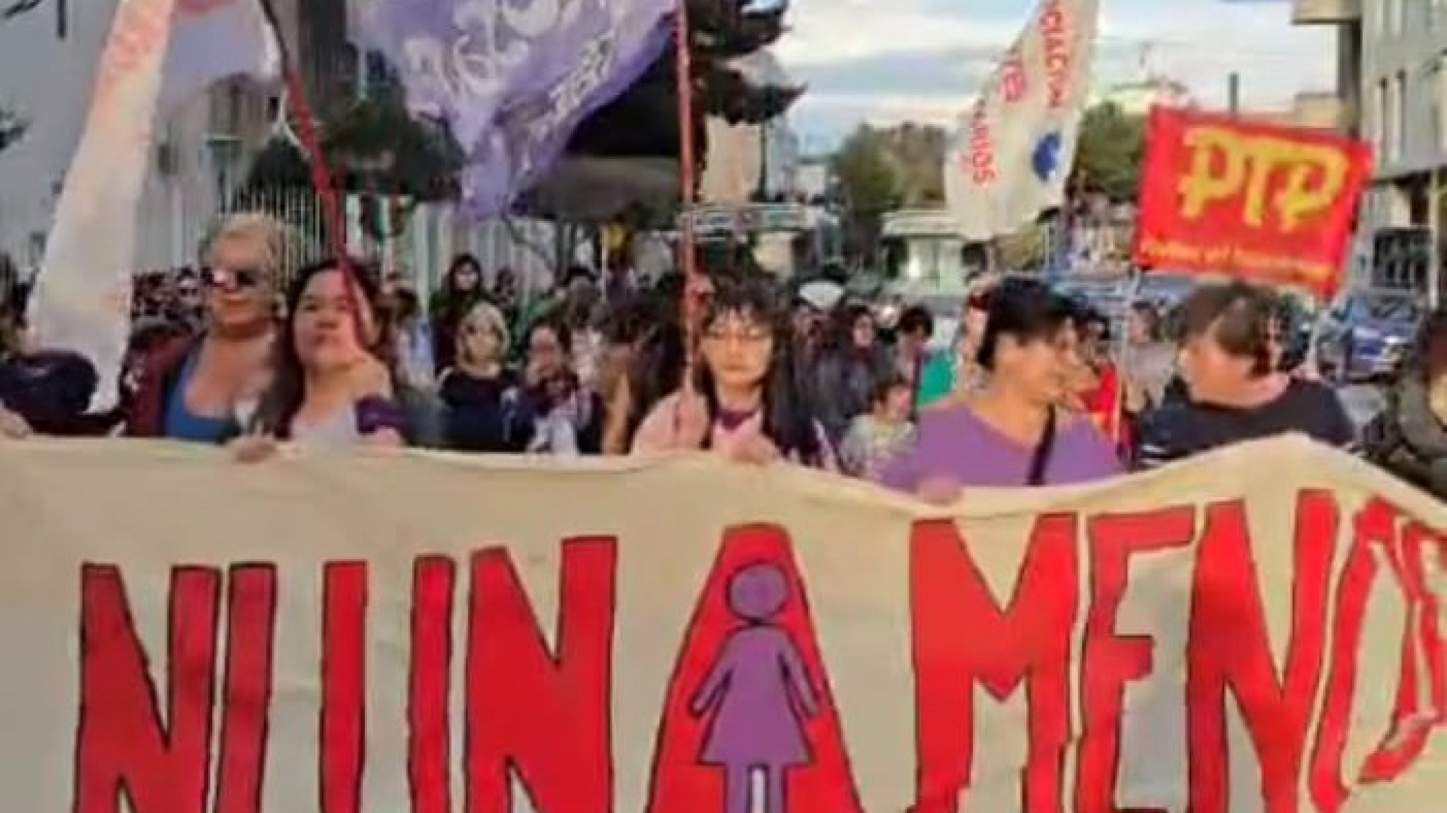 Comodoro se sumó a la marcha nacional tras el triple femicidio que conmocionó al país