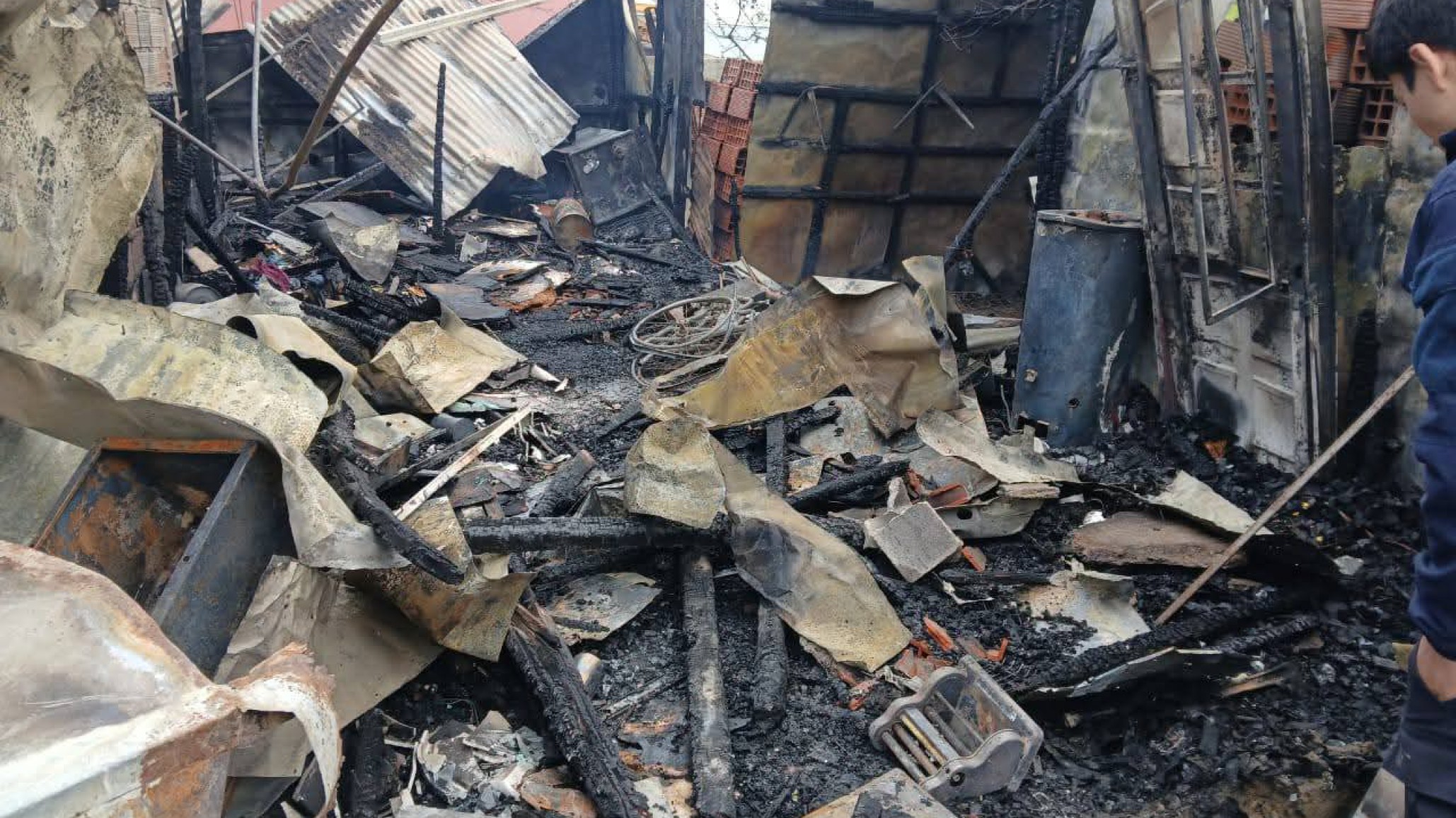 "Nos quedamos con lo puesto": le prendieron fuego la casa y perdió todo junto a su hija paciente oncológica