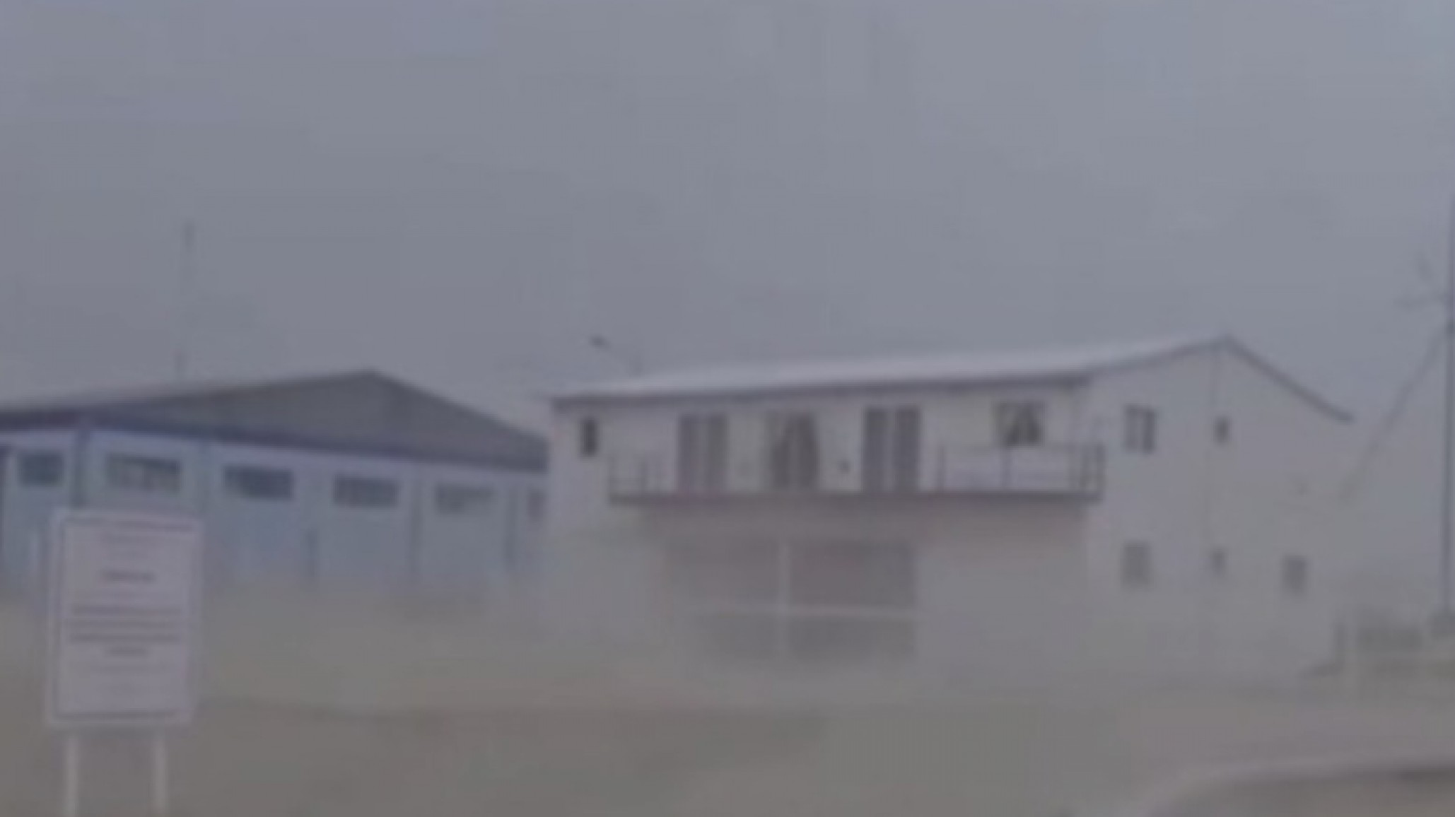 Alerta naranja en Comodoro: ráfagas de hasta 120 km/h provocaron cortes de ruta, luz y semáforos