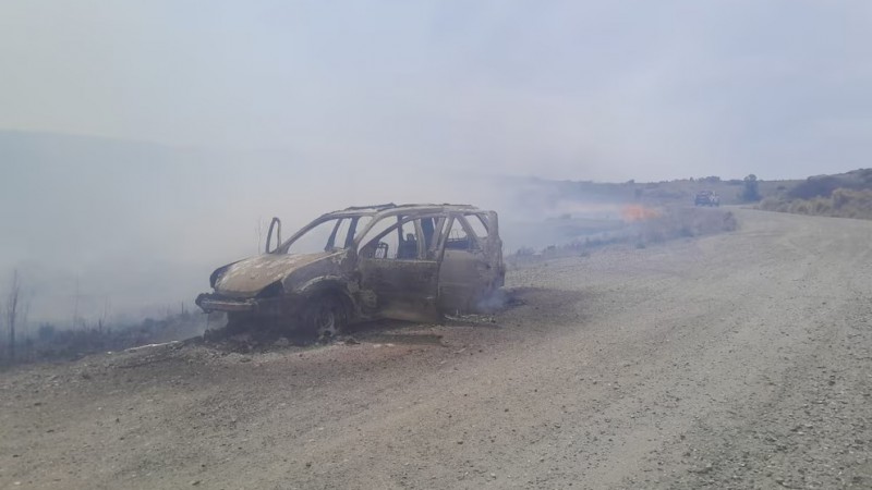 Se prendió fuego un auto y el incendio arrasó parte del Parque Nacional Quebrada del Condorito