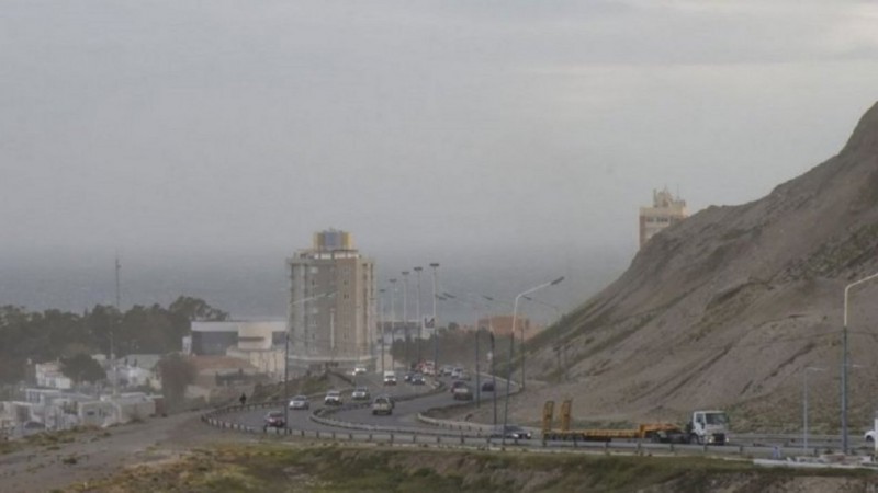 El viento manda: Comodoro tendrá un domingo con ráfagas intensas