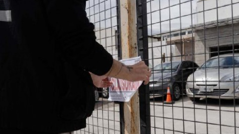 Clausuraron dos agencias de autos usados en Comodoro: habilitación "trucha" y un vehículo robado