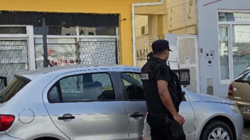 Fingió una compra por Facebook para recuperar su celular robado: reconoció al ladrón, lo enfrentó y casi lo apuñalan