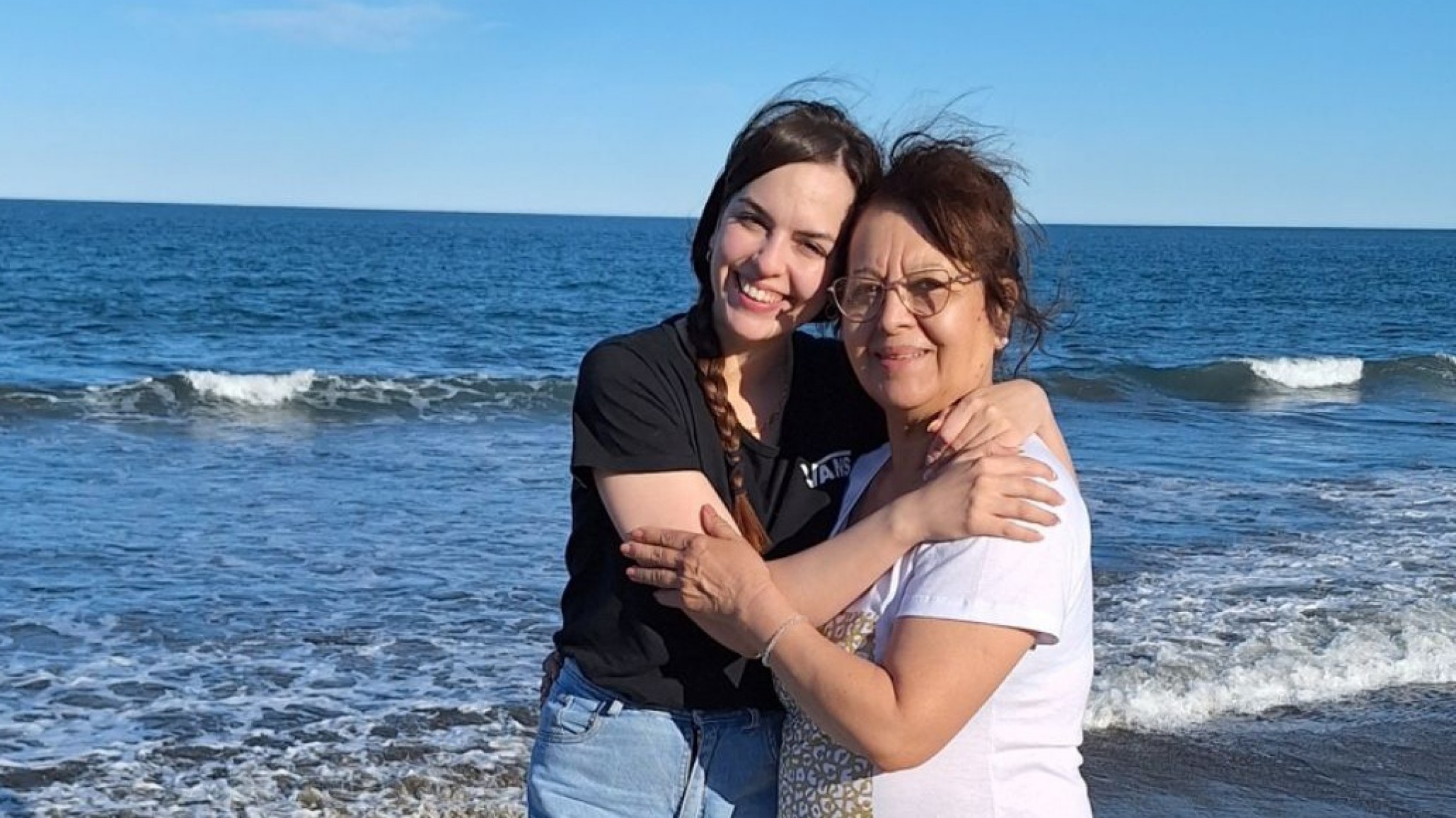 Con el "corazón en la mano": El desesperado ruego de la hija de Juana a Comodoro