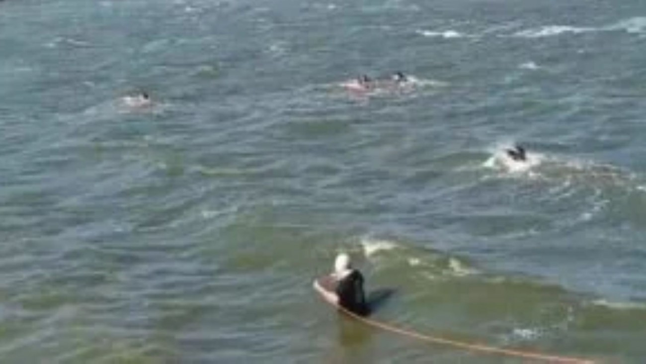 Rescate en Caleta: Bomberos salvaron la vida de un hombre que se había arrojado a las aguas de la Segunda Laguna