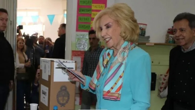 "Me vestí con los colores de la patria": Mirtha Legrand participó de las Elecciones 2025