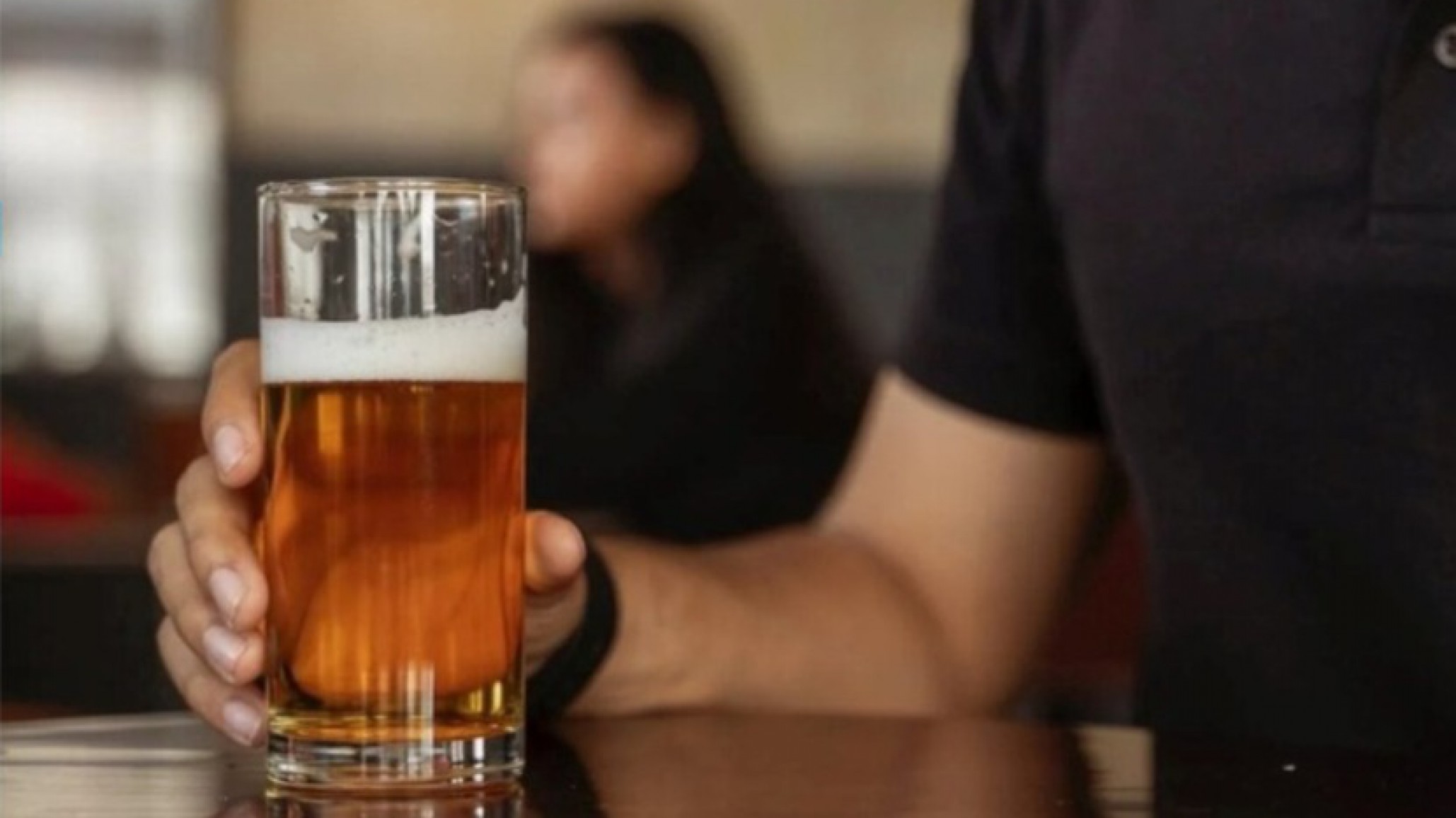 Vendían cerveza durante la veda: clausuraron un supermercado chino en Comodoro