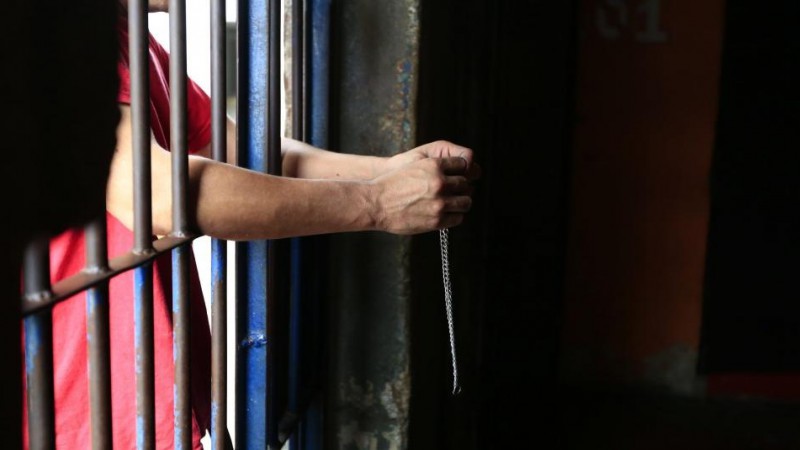 Condenaron a perpetua a un hombre que asesinó a puñaladas a su pareja embarazada