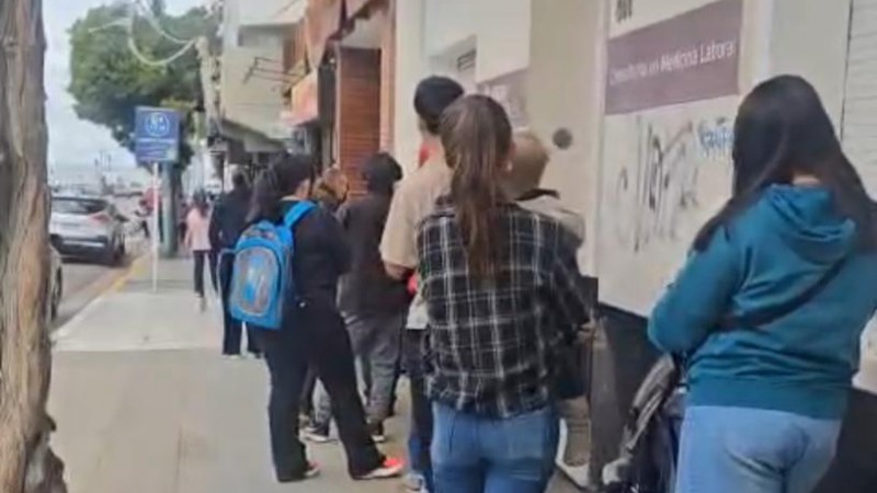 Crisis laboral: largas filas para presentar proyectos de emprendimientos