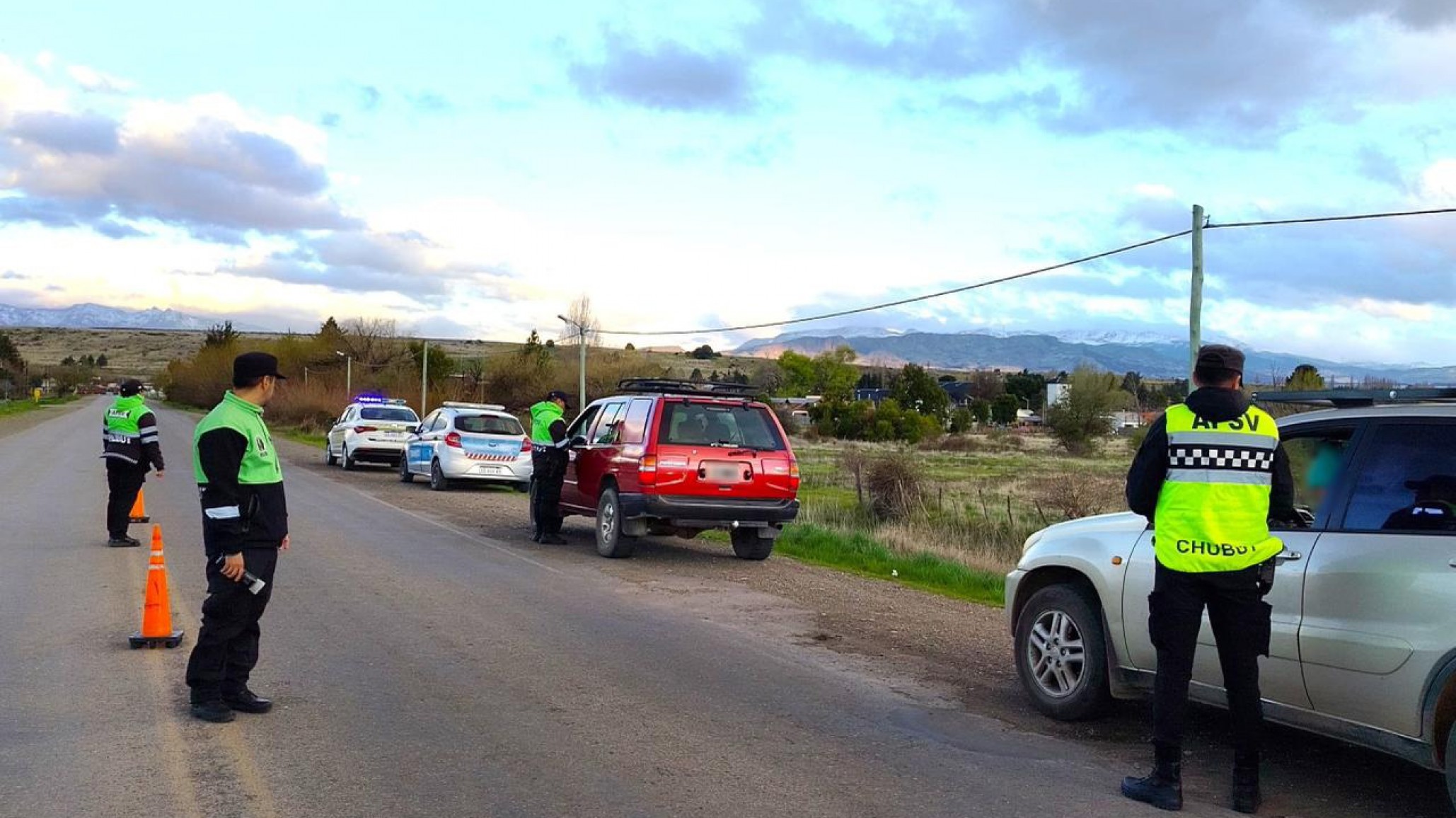 Chubut: lo encontraron deshidratado en Ruta 4 y descubrieron que tenía dos pedidos de captura