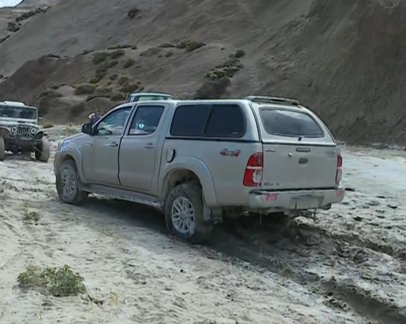 El fiscal desmintió la versión sobre las latas de cerveza halladas junto a la camioneta de los jubilados