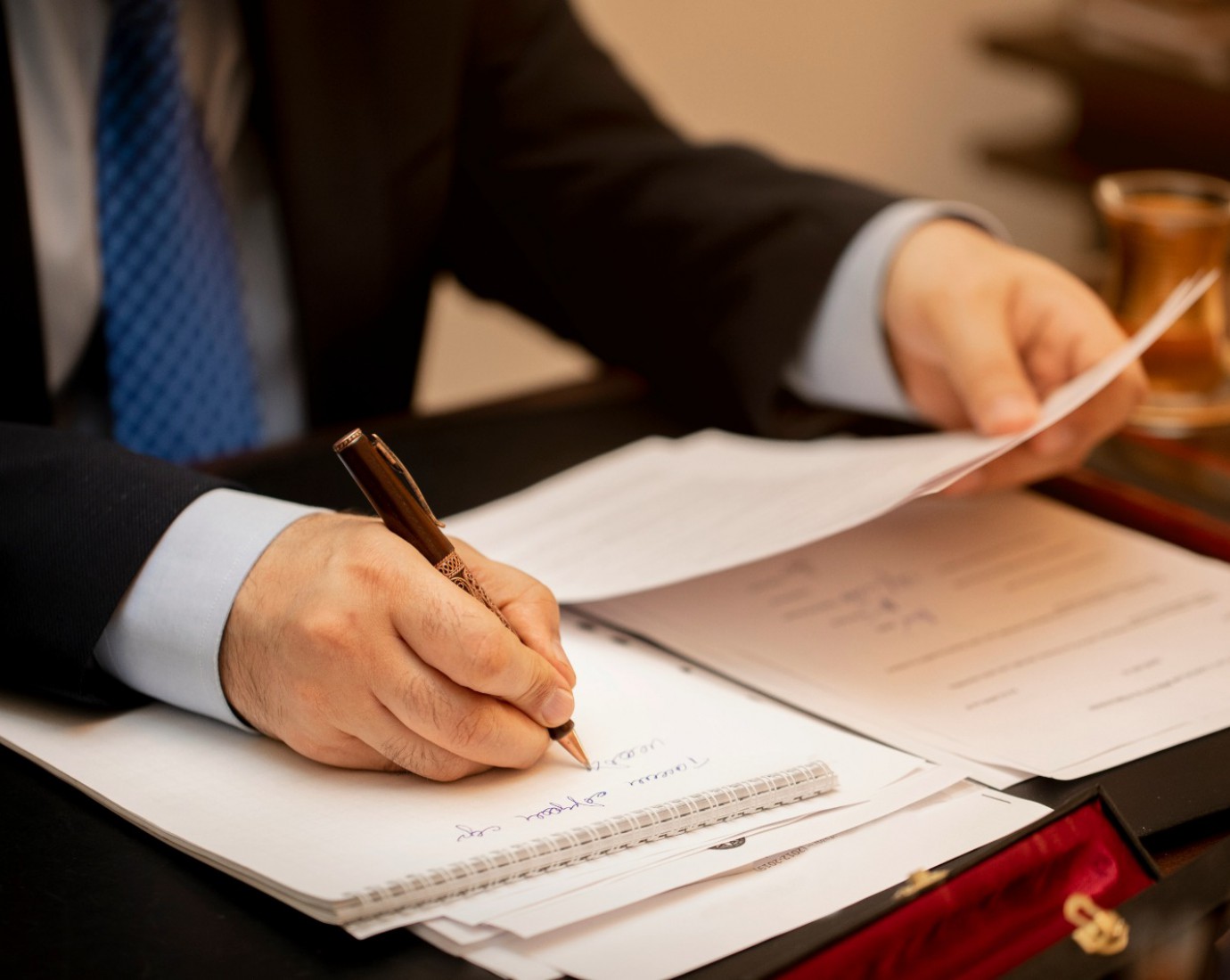 Convocan a una jornada solidaria de asesoramiento notarial para personas mayores