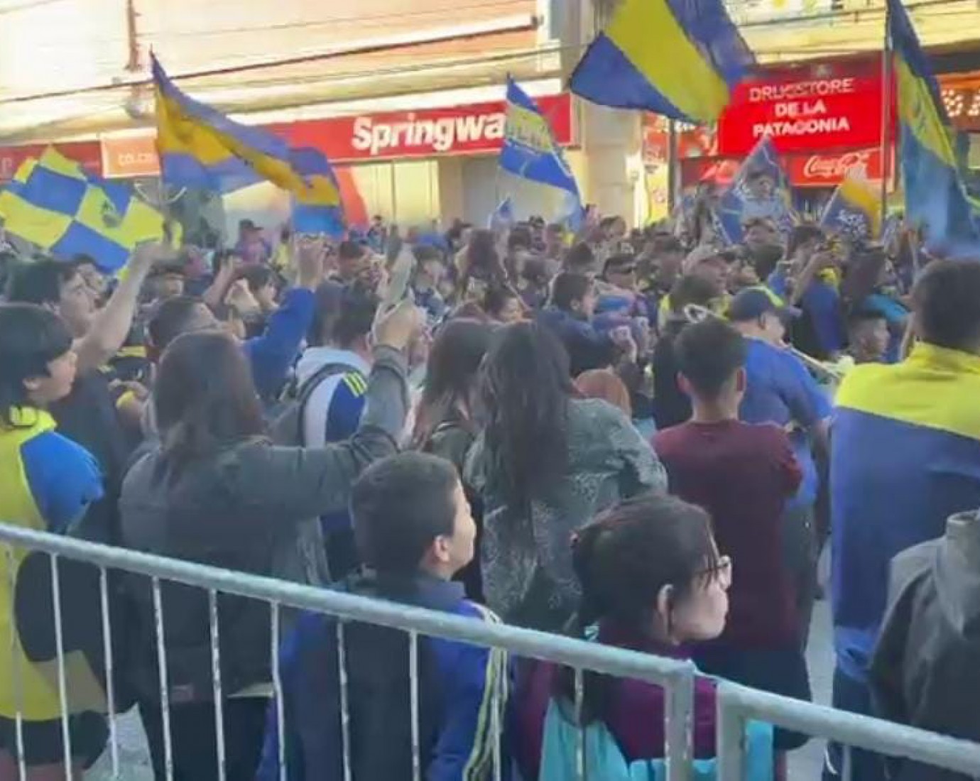 Más de 500 hinchas festejaron en el centro de Comodoro tras la victoria de Boca ante River