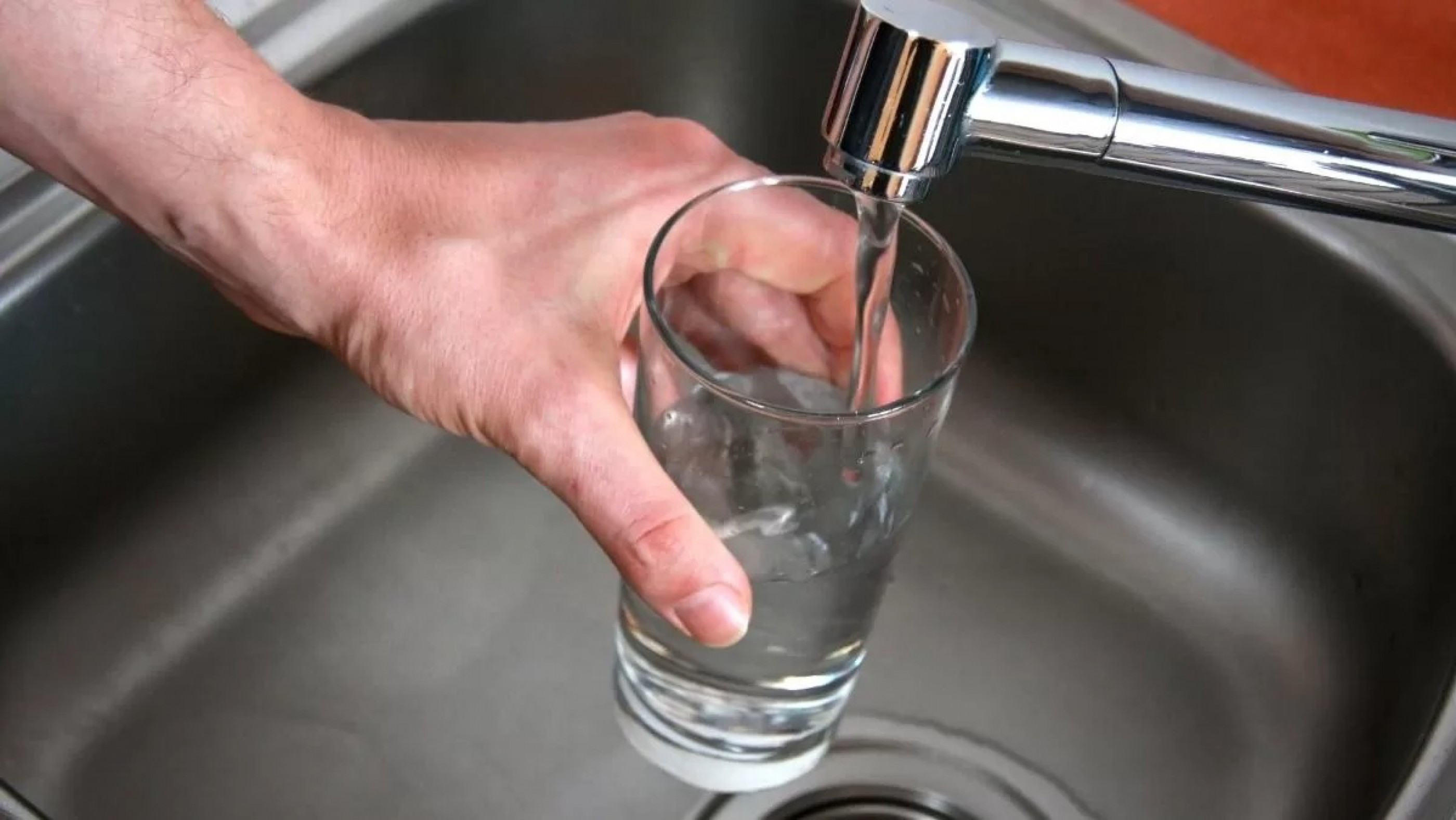 Convocan a los vecinos de barrio Centenario para regularizar las conexiones de agua