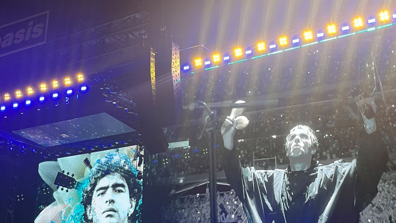 Oasis emocionó en Buenos Aires con un homenaje a Diego Maradona