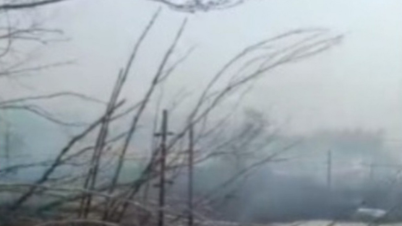 Incendio en Kilómetro 14: trabajan 10 unidades y 35 bomberos en un depósito de leña