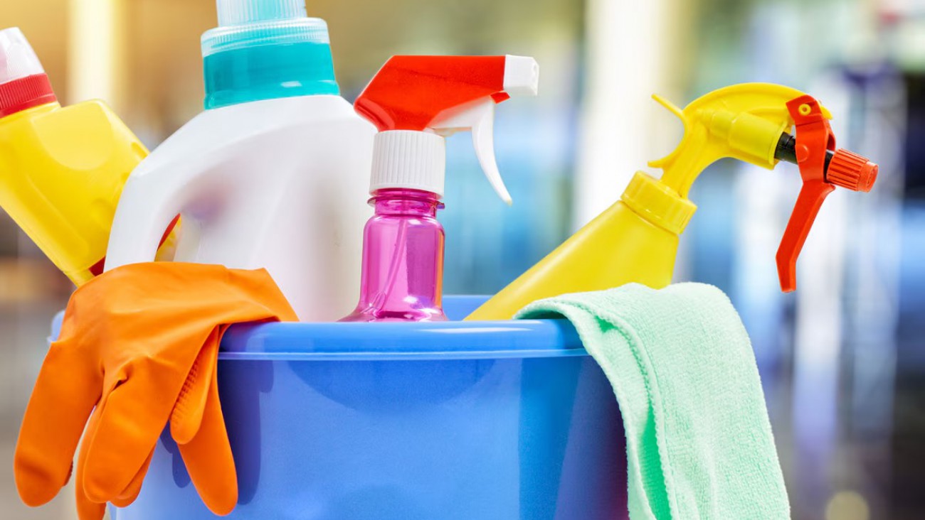 La ANMAT prohíbió una línea completa de limpiadores y desengrasantes