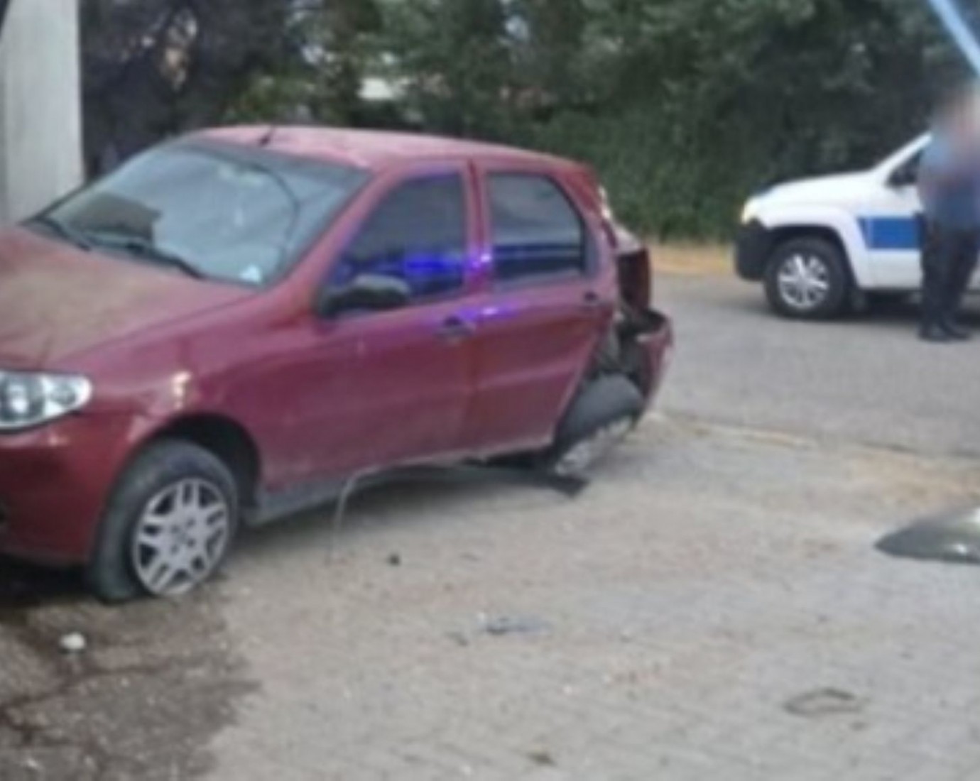 Un adolescente le sacó el auto a los padres, se lo prestó a un amigo ebrio y chocaron una vivienda: alcoholemia 1,67 g/L