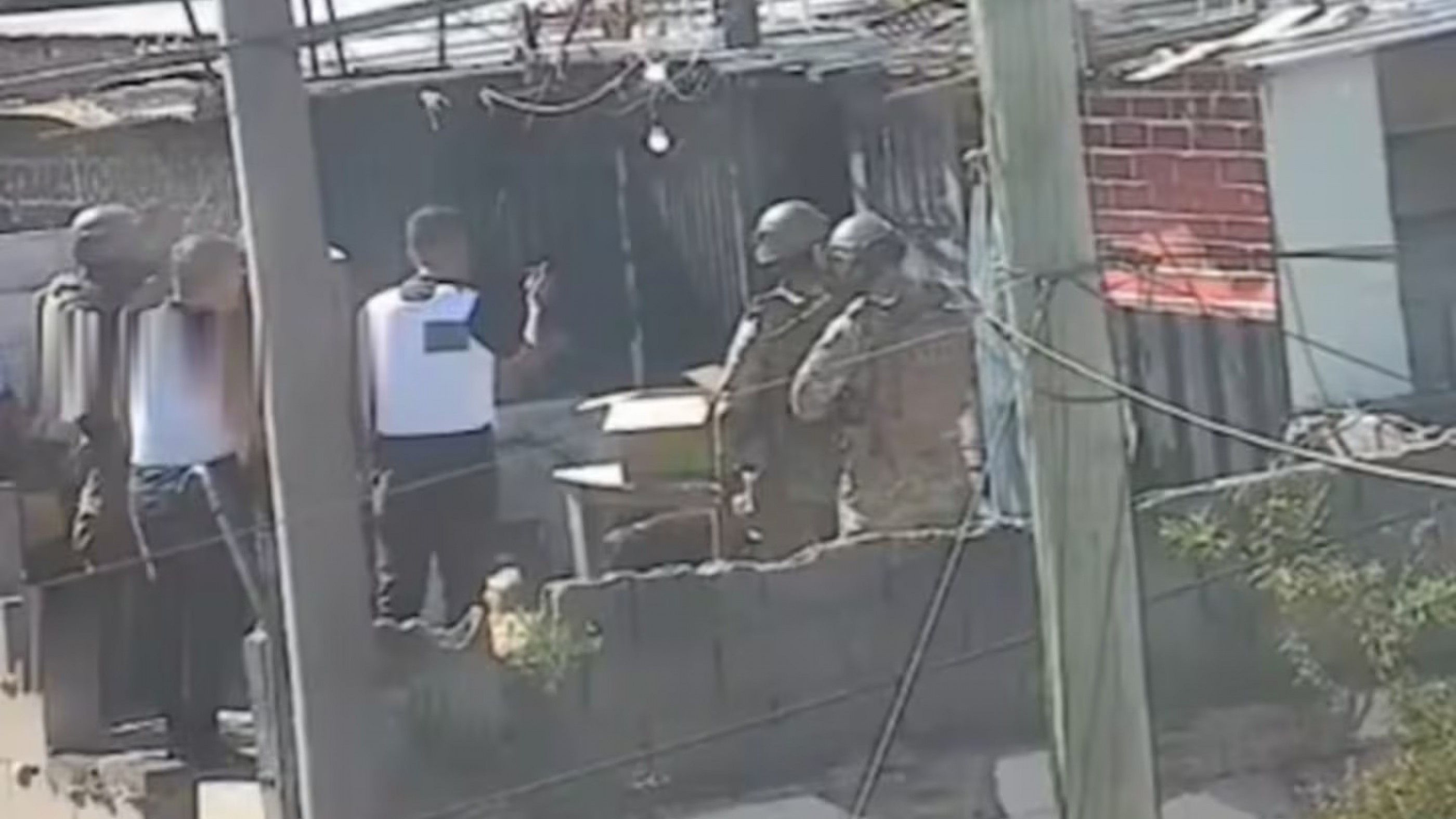 Un hombre golpeó a su pareja y se atrincheró con un cuchillo: terminó detenido