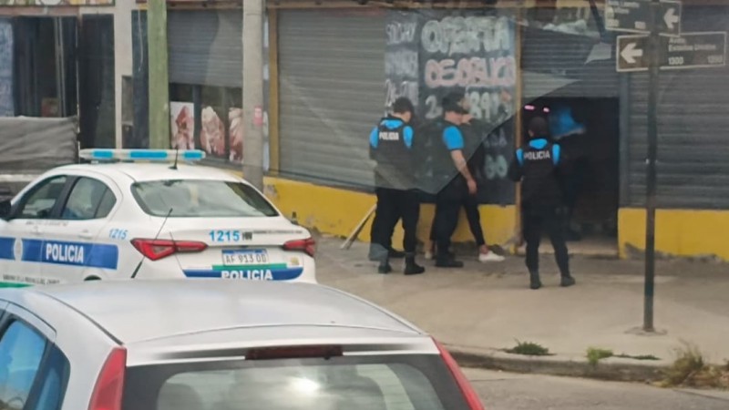 Lo sorprendieron in fraganti: un trapito intentó forzar la puerta de una carnicería