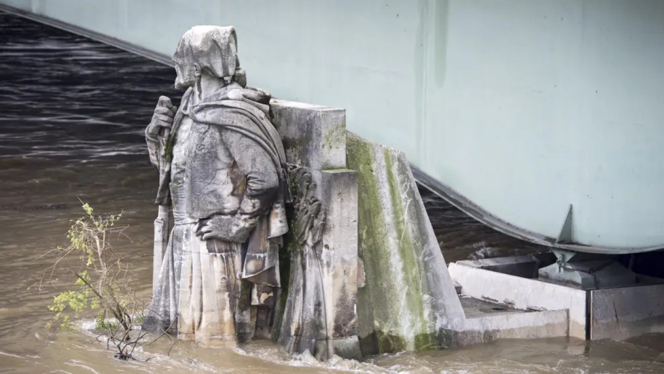 Una inundación en el Louvre dañó cientos de libros clave de egiptología