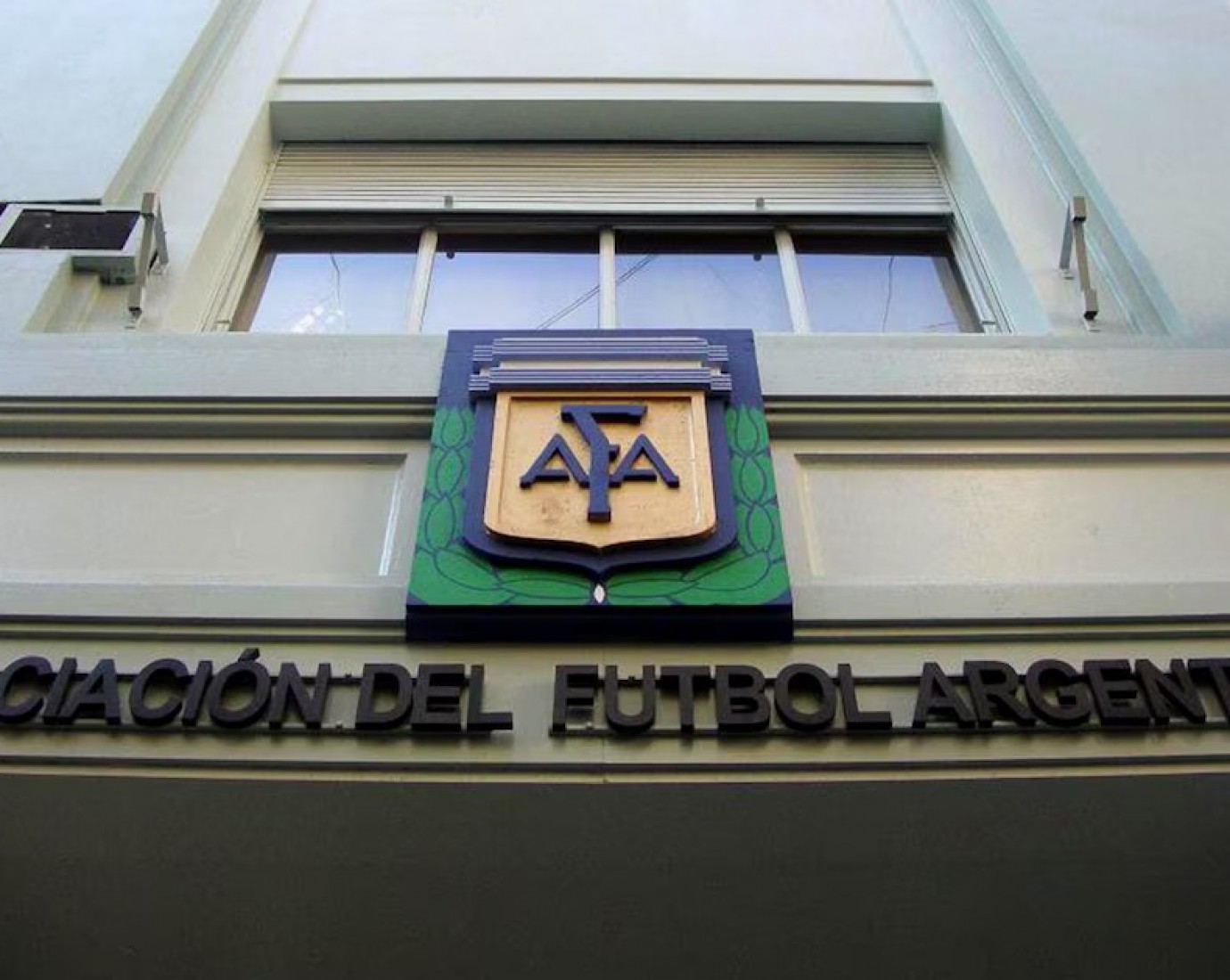 La AFA, Racing, Independiente, San Lorenzo y varios clubes más fueron allanados por el caso Sur Finanzas