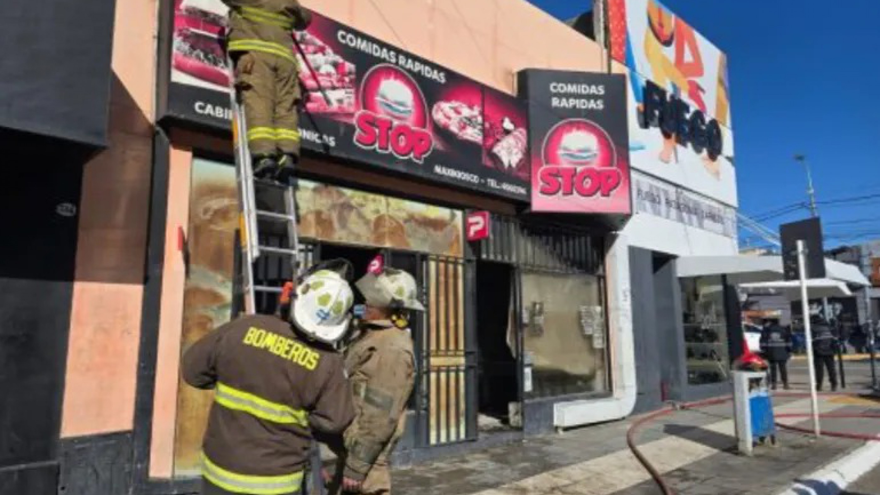 Reabrió el local de comidas del centro que había sido destruido por un incendio