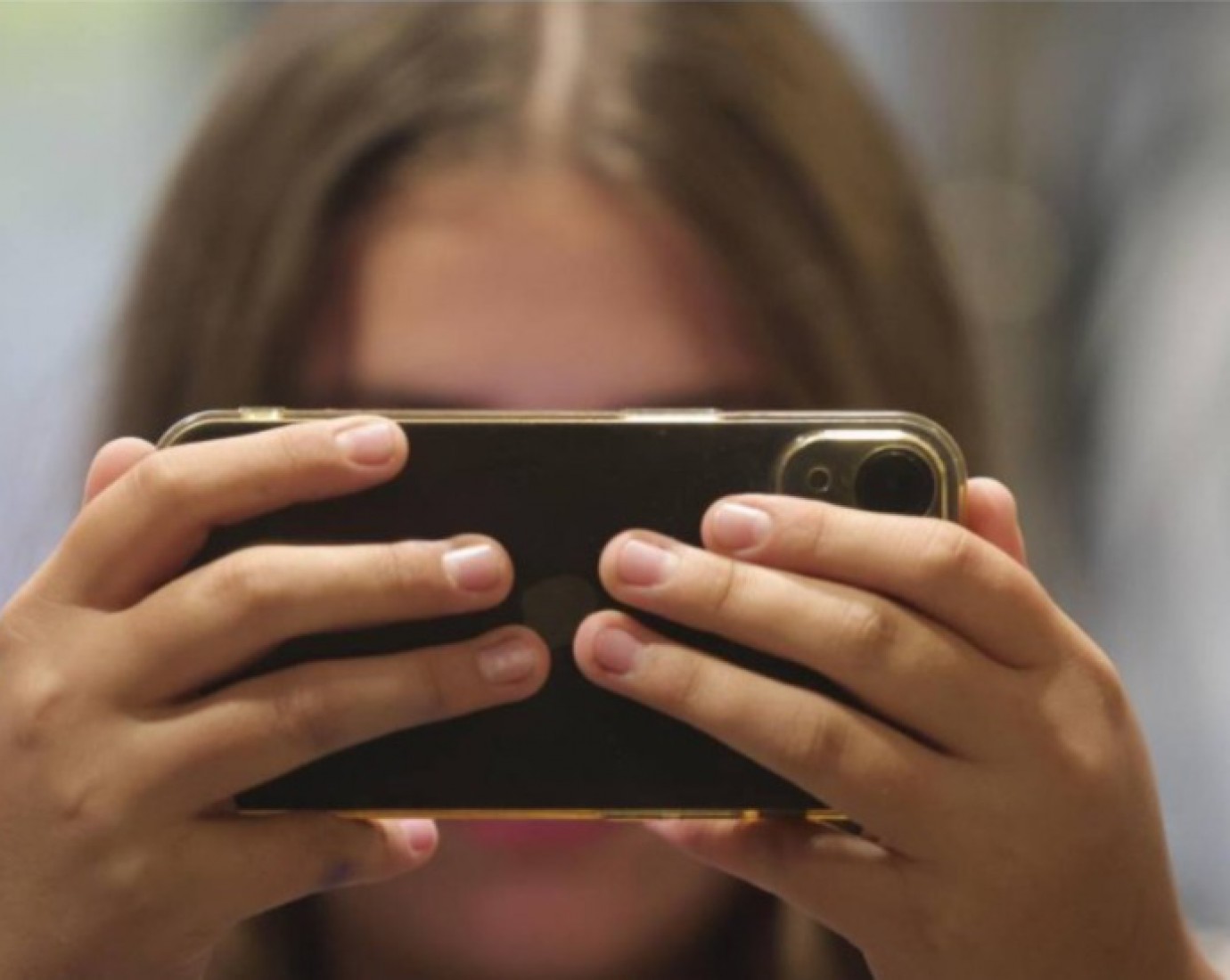 Más de 300 familias de Mendoza acordaron no dar celular a sus hijos antes de los 13