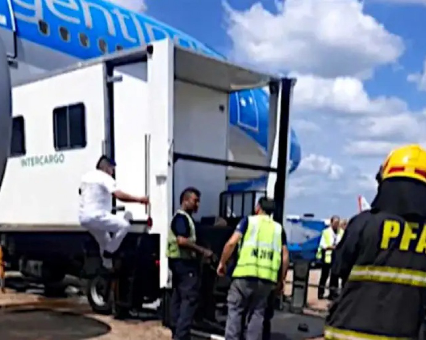 Se desplomó un elevador asistido en el Aeropuerto de Ezeiza y hay cinco heridos