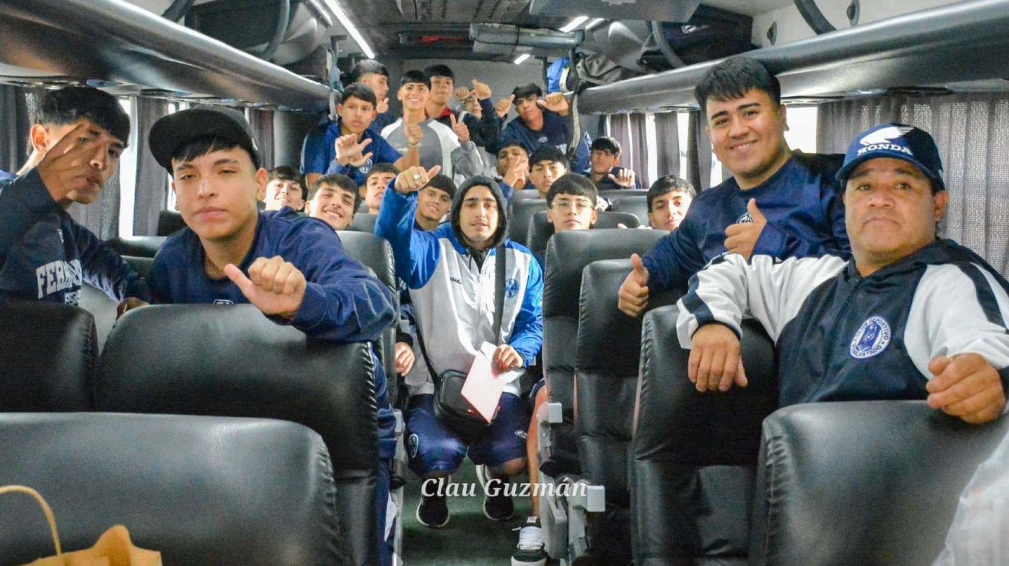 Perdieron sus valijas camino a un torneo y la comunidad de Comodoro se moviliza para ayudar a los chicos de Ferro