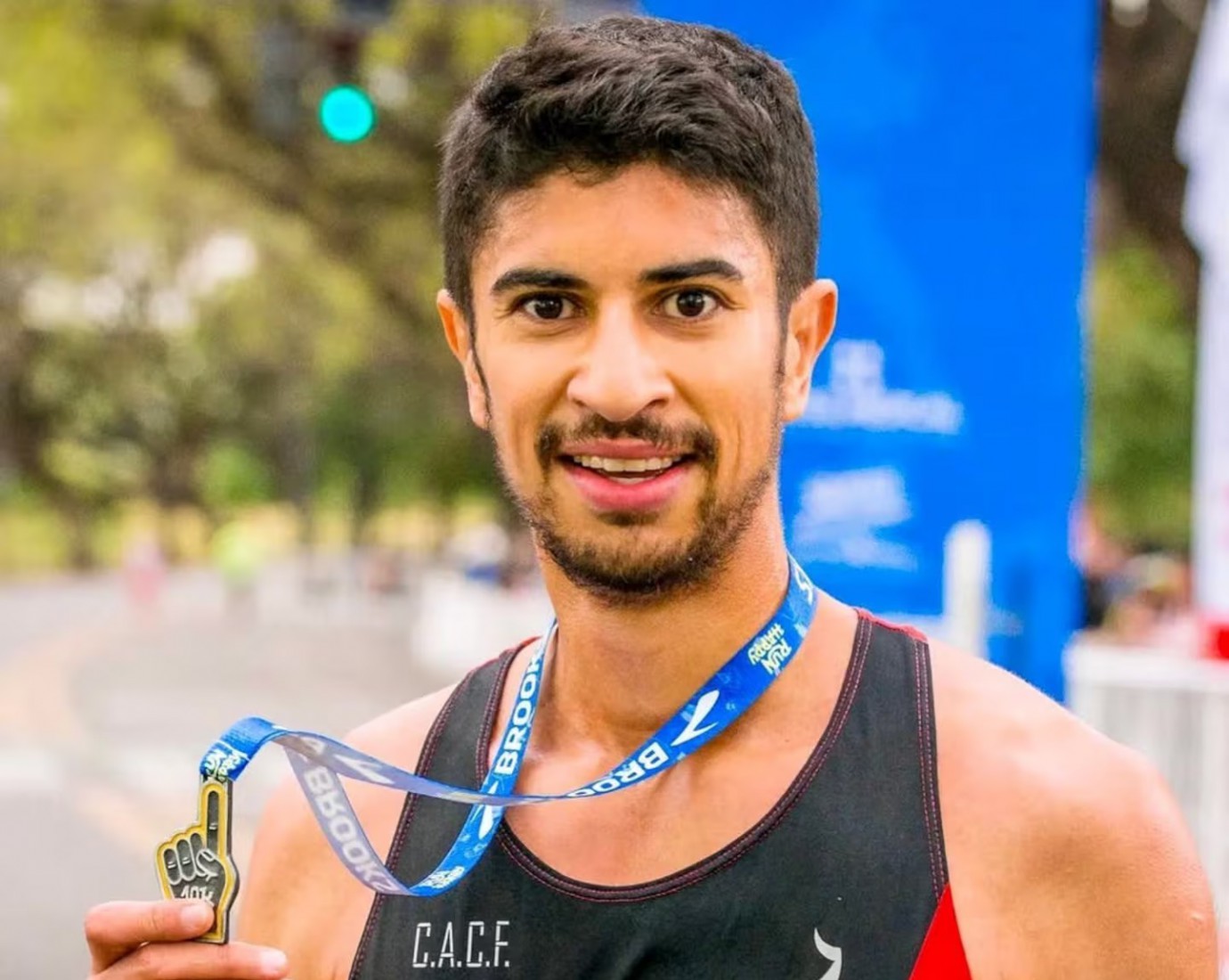 Atropellaron a un atleta argentino en plena maratón y aun así decidió terminar la carrera