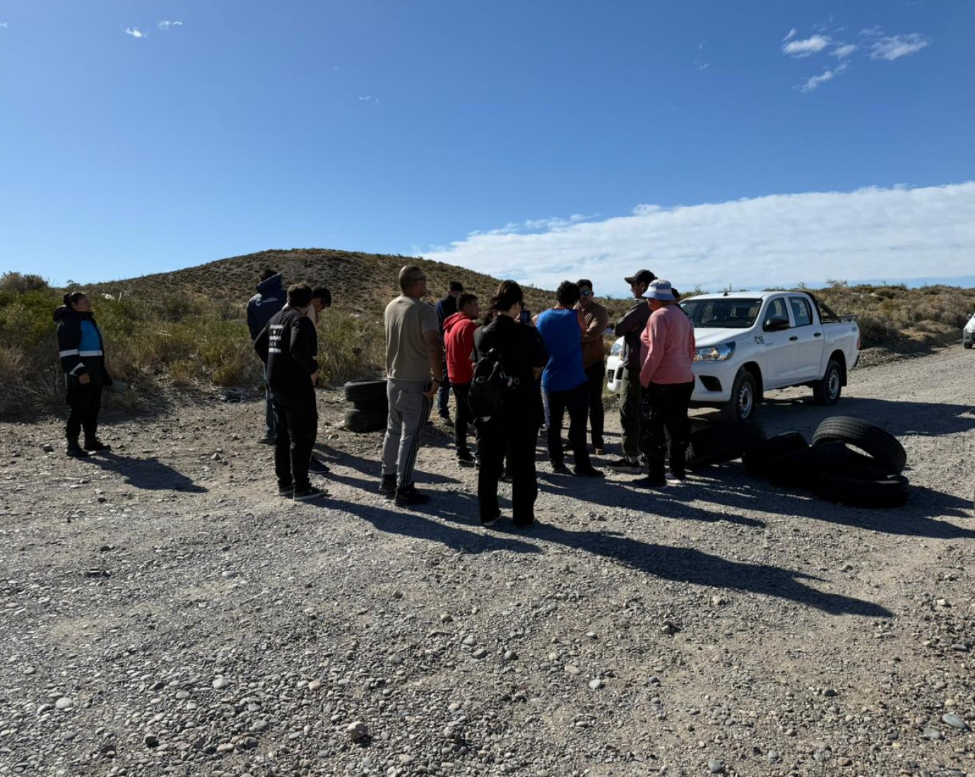 Vecinos de El Faro bloquearon accesos por temor a que máquinas dañen casas y cercos: alcanzaron un acuerdo y levantaron la medida