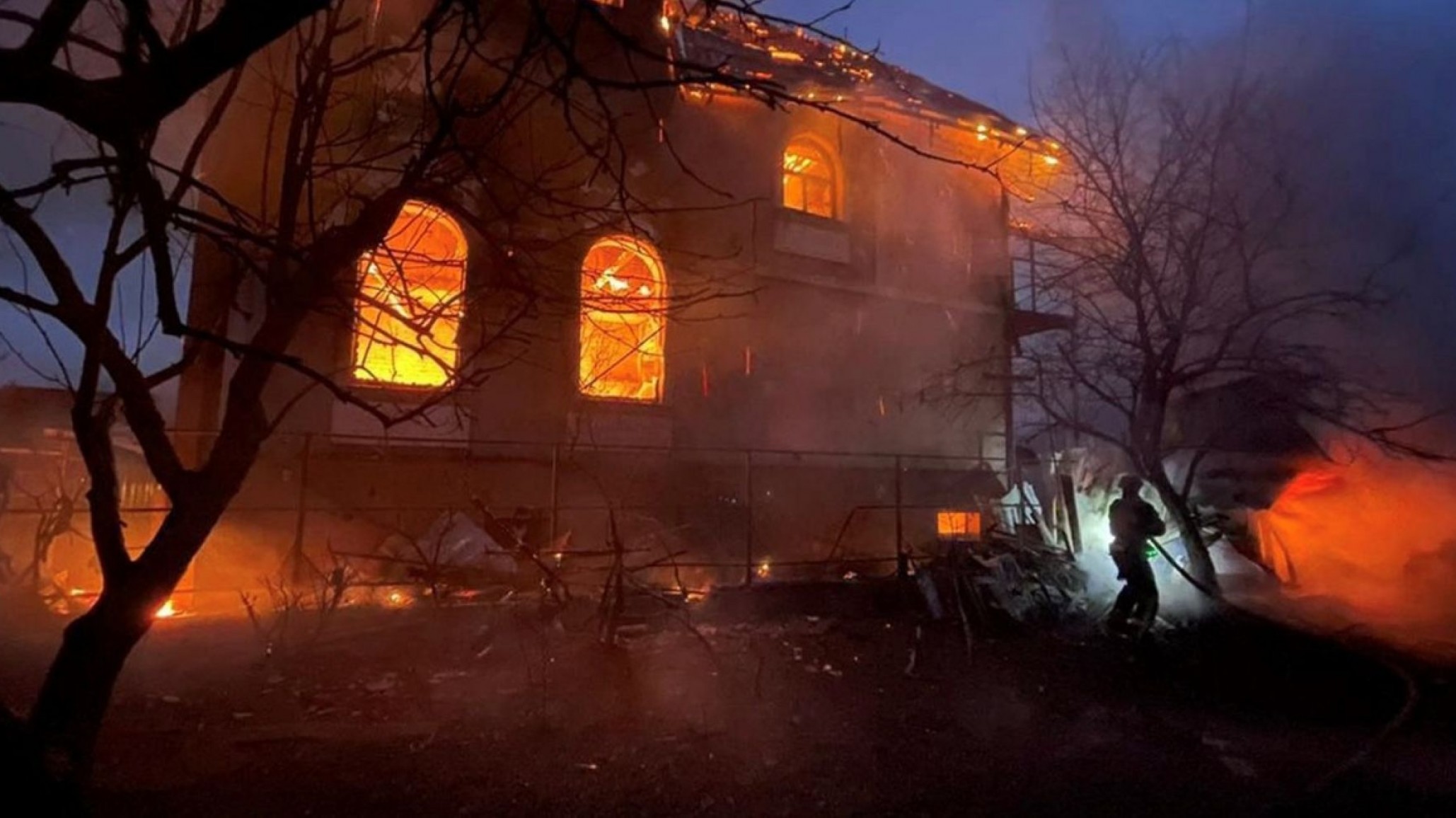 Rusia atacó Kiev con drones y misiles horas antes de la cumbre entre Trump y Zelenski