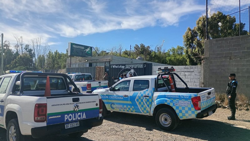 Desarticularon una fiesta clandestina "after" con unas 120 personas en el barrio Cordón Forestal