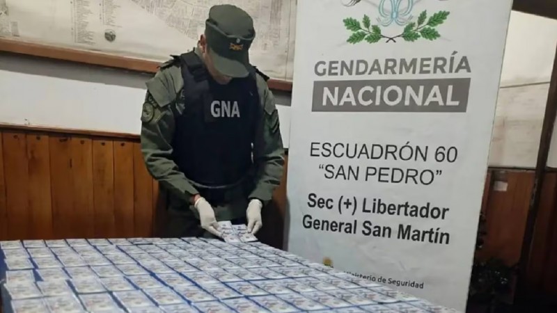 Detuvieron a dos mujeres con más de 11 mil dólares falsos pegados al cuerpo