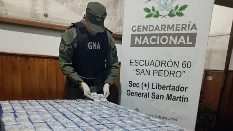 Detuvieron a dos mujeres con más de 11 mil dólares falsos pegados al cuerpo