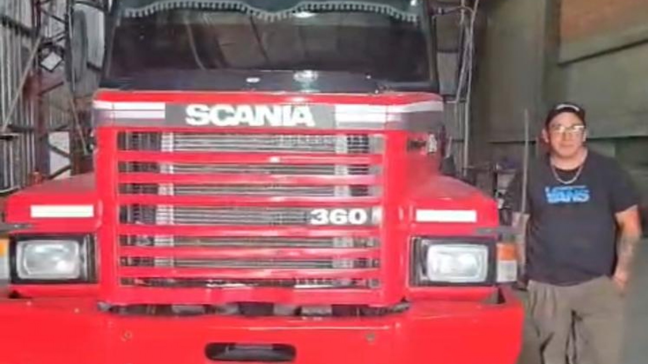 Solidaridad sobre ruedas: un camionero pone su vehículo para llevar donaciones a los damnificados del incendio en Puerto Patriada y El Hoyo