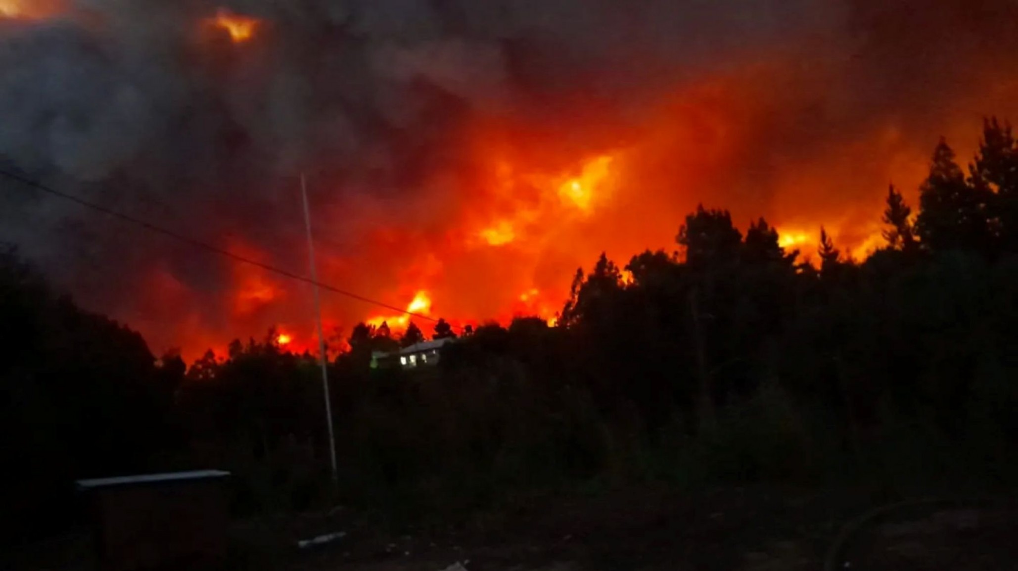 Chile declara estado de catástrofe por incendios forestales: evacuaciones masivas y focos activos