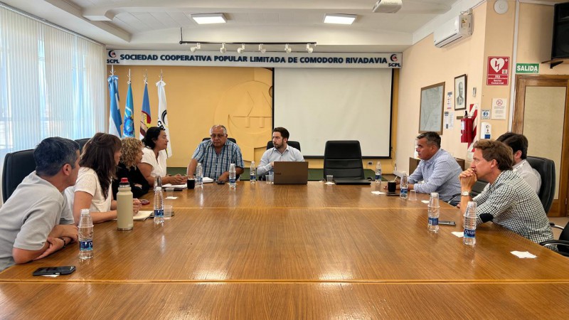 Concejales de Arriba Chubut se reunieron con la SCPL y gestionaron medidas de alivio para vecinos afectados por el desplazamiento del cerro Hermitte